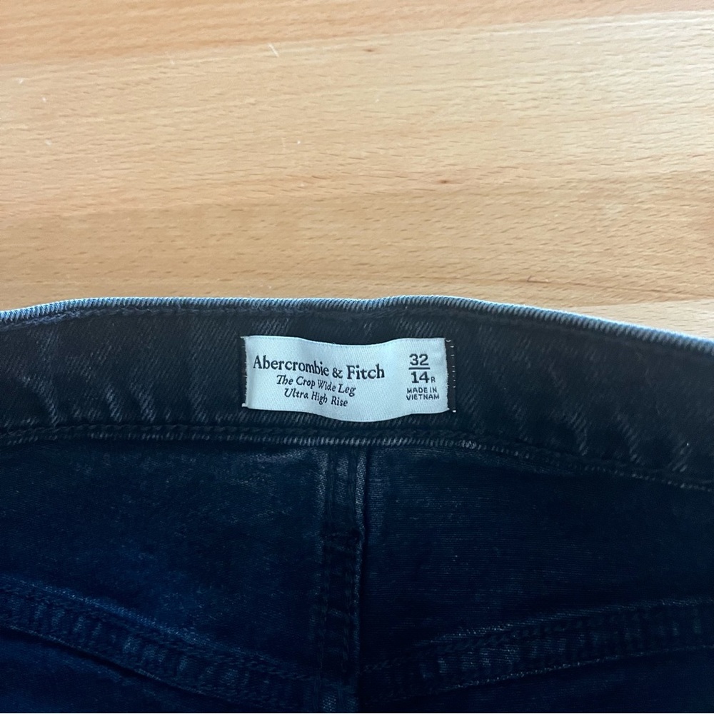 Abercrombie & Fitch Crop Wide Leg Ultra High Rise Jeans Black 32/14R - Picture 8 of 9